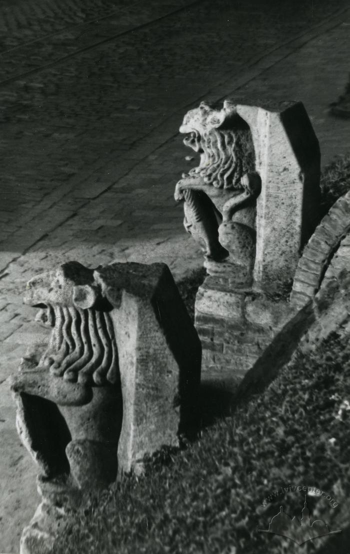 Fountain with lions at Kopernika St.  2