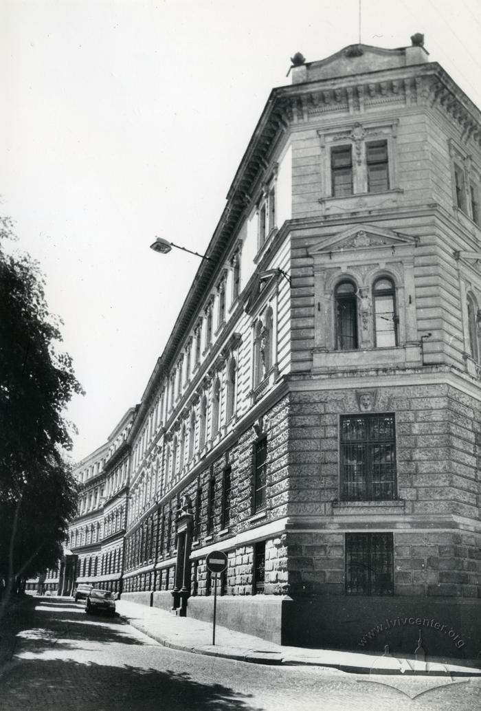 Building at 11 Kostiushka St.  2