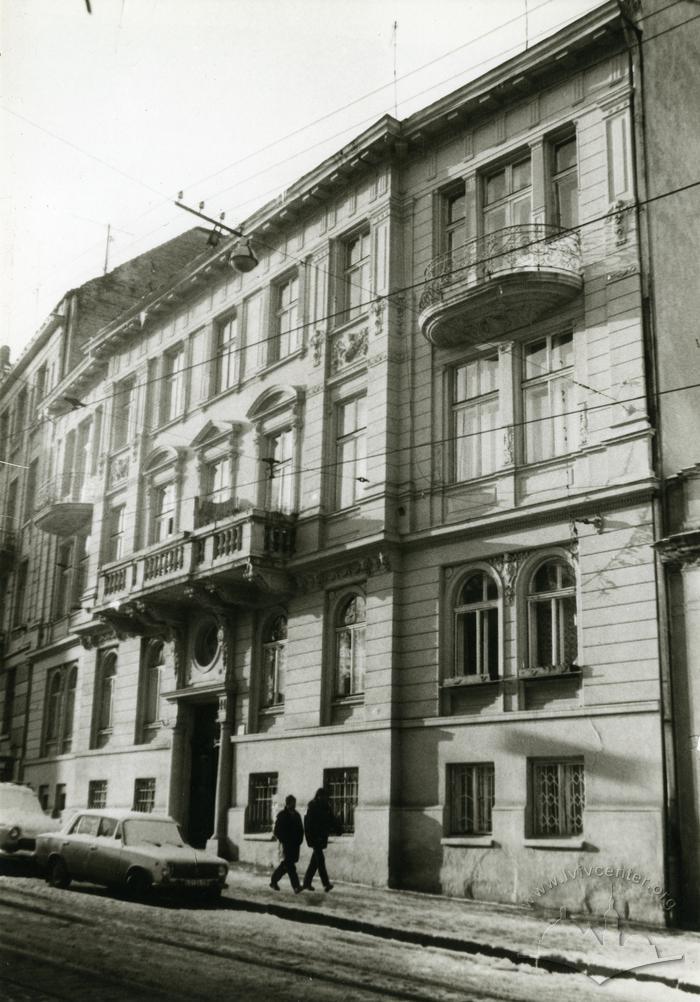 Building at 44 Kopernika St.  2