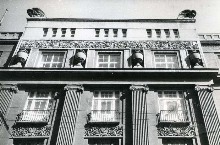 Fragment of the façade at 4 Kopernika St.  2