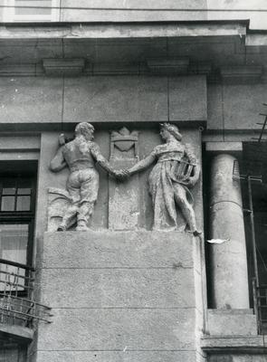 Bas-relief "Work and art" on the building at 15 Kotsylovskoho St.