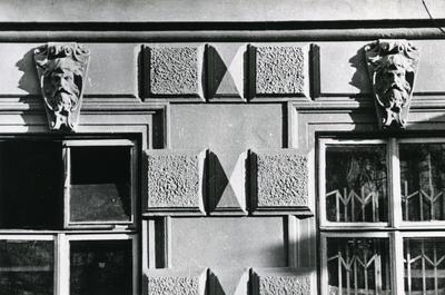 Fragment of the façade at 23 Krushelnytskoi St. 