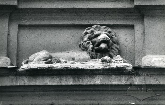 Bas-relief of a lion at 16 Heroiv UPA St.  2