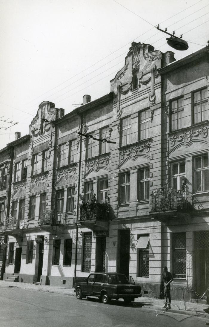 Building at 37 Kulisha St.  2