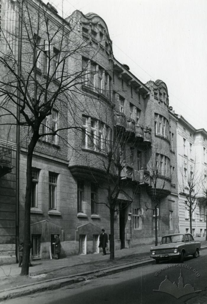 Building at 4 Doncova St.  2