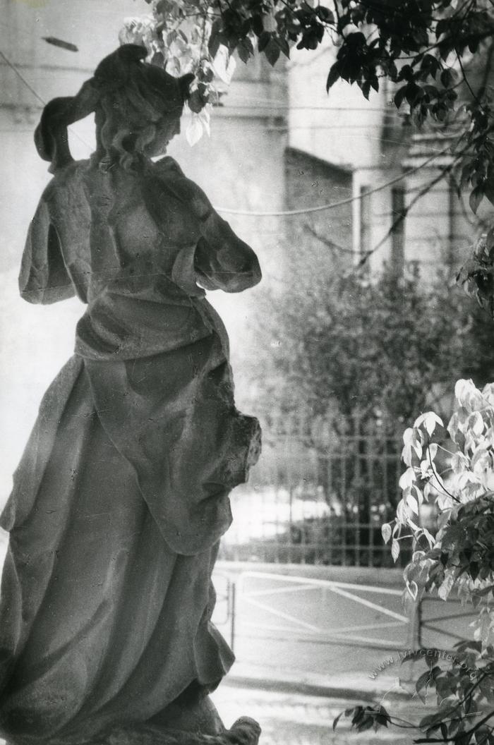 Sculpture near the St. Anthony Catholic Church at 49 Lychakivska St.  2