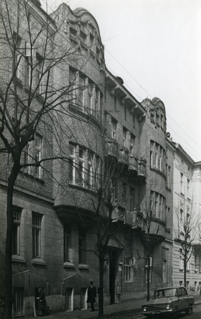 Building at 4 Doncova St.  2