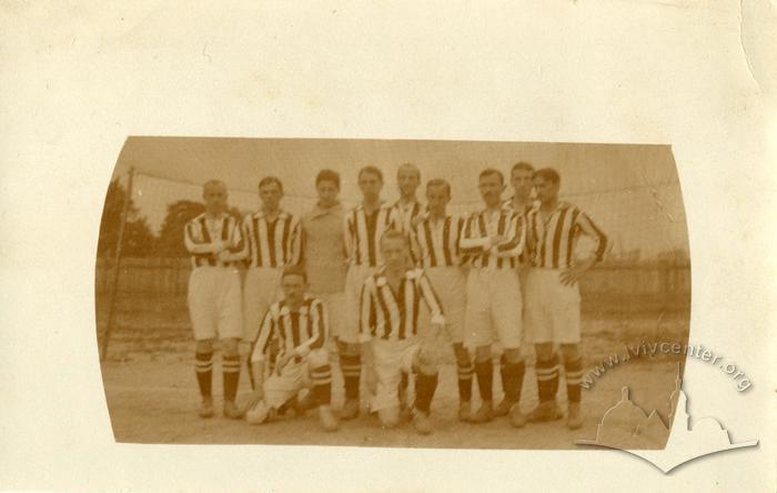Football team of "Krakovia" club (Krakow) 2