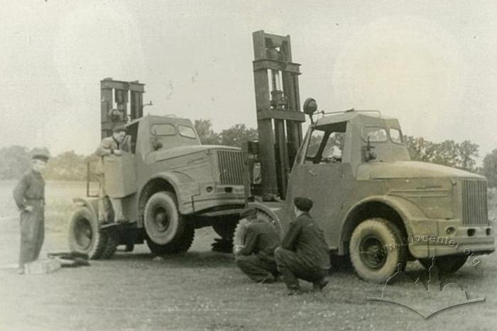 Львівський завод автонавантажувачів 2