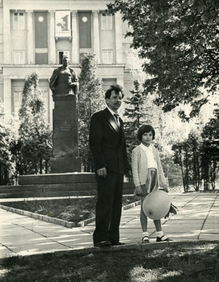 Після Першотравневої демонстрації біля пам’ятника Миколі Кузнєцову 2
