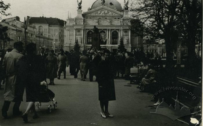 Lenin Avenue (Svobody Avenue now) 2