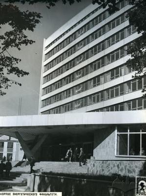 Фрагмент головного фасаду навчального корпусу №5 Національного університету “Львівська політехніка”