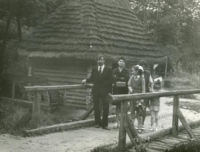 Family in Shevchenkivskyi Hay 2