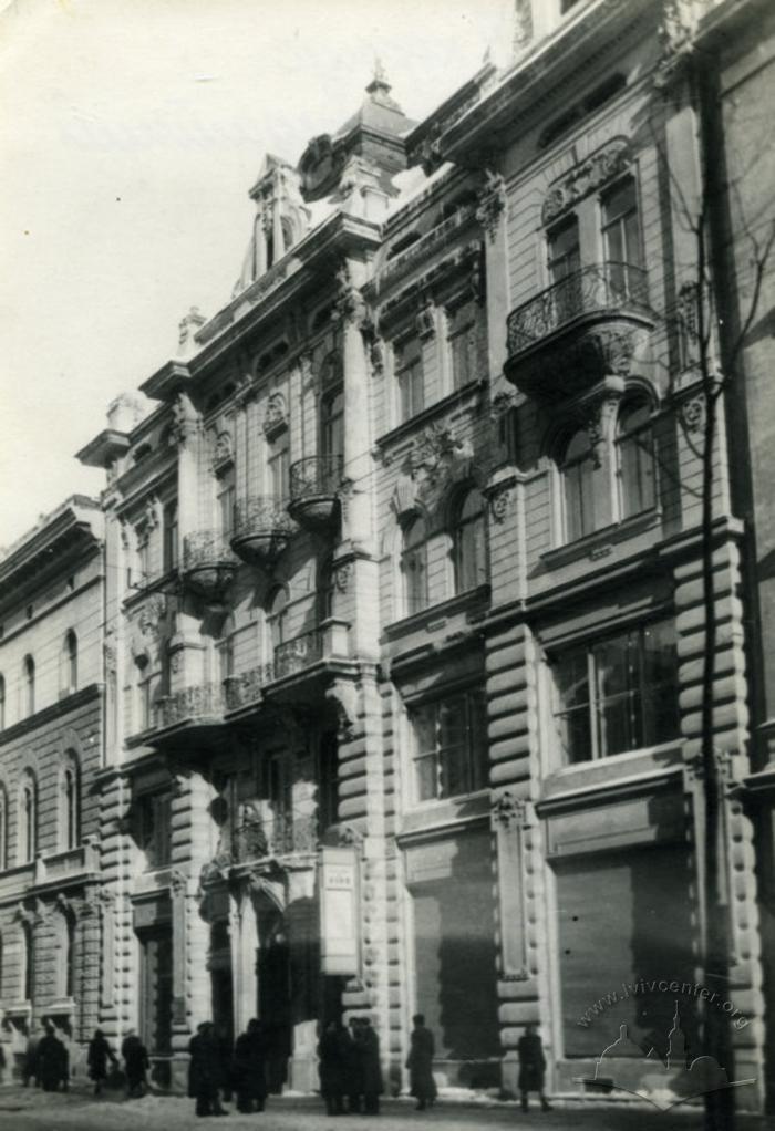 Building № 11 on Tretioho travnia street (Sichovykh Striltsiv street now) 2