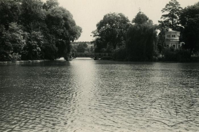 Upper pond in Sofiyivka park 2