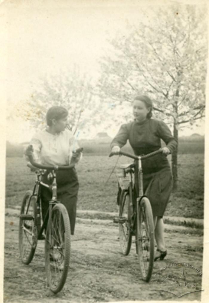 Women with the bicycles  2