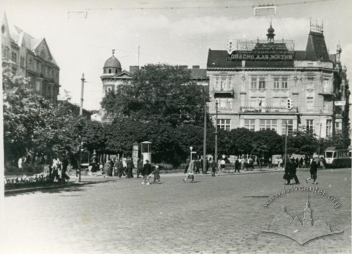 Halytska Square 2