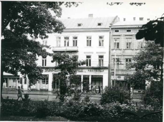 Svoboda Avenue, "Pershotravnevyj" Hotel 2