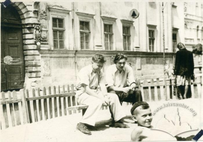 Portrait at Yavorskoho Square 2