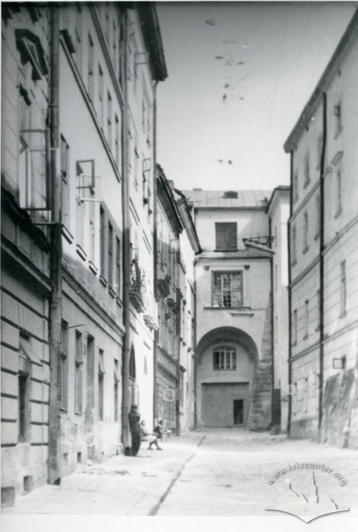 Virmenska Street 2