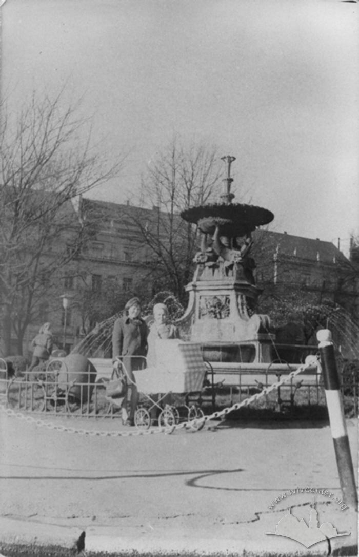 Portrait in the front of fountain 2