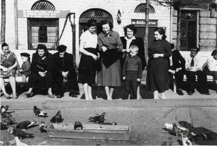 People in The Ivana Pidkovy Square 2