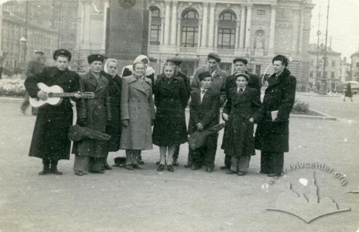 Portrait in the front of Opera Theatre 2