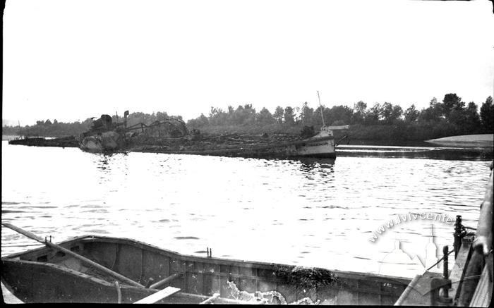 Потоплений радянський танкер 2