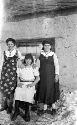 Портрет трьох жінок
