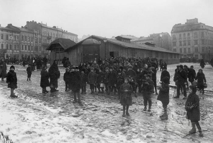 "Cheap kitchen" for children on Teodora square 2