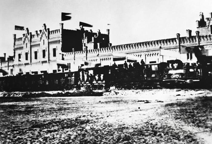 The arrival of the first train at the Kyiv train station 2