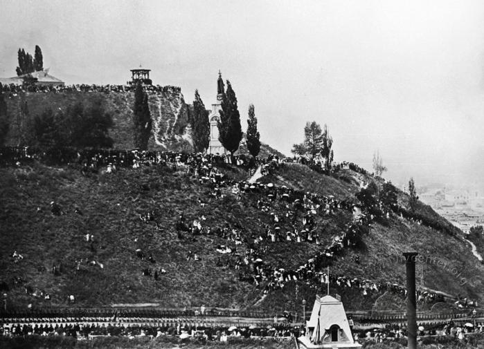 The Volodymyrska hill and the monument to St. Volodymyr 2