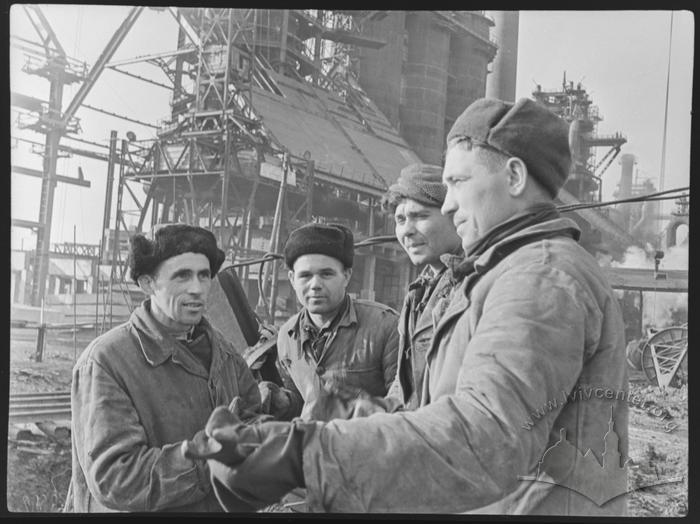 At the construction facility of the blast furnace No 5. A group of assemblers of "Donbasstalkonstruktsiya", V.Velychko, T. Poteriayko, V.Pyntia, B.Zhuravskyi (left to right) 2