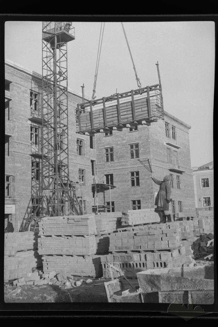 Construction and assemblage directorate No 8. Transportation of wall decorating materials 2
