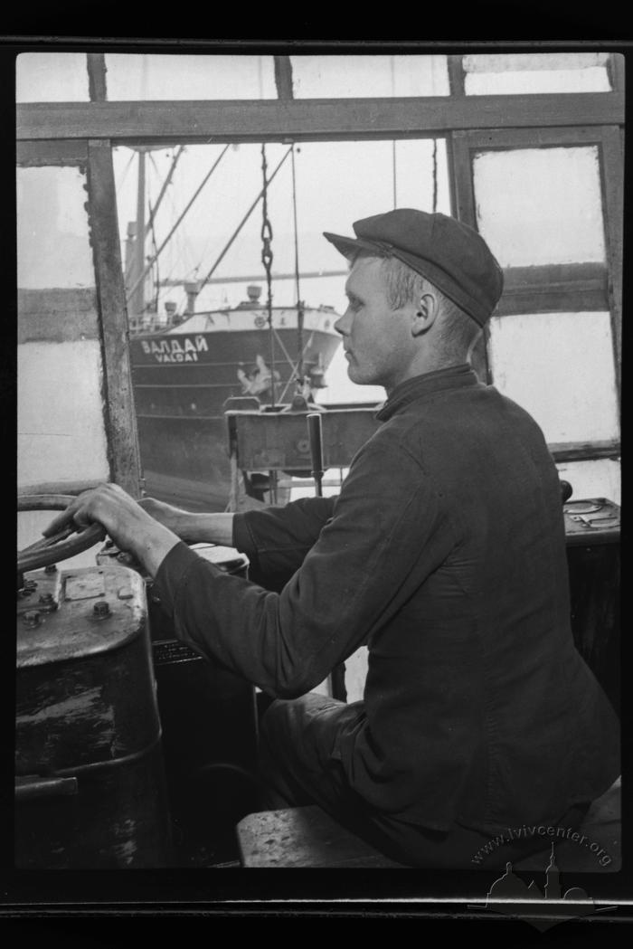 Kursk steamship in Zhdanov port 2