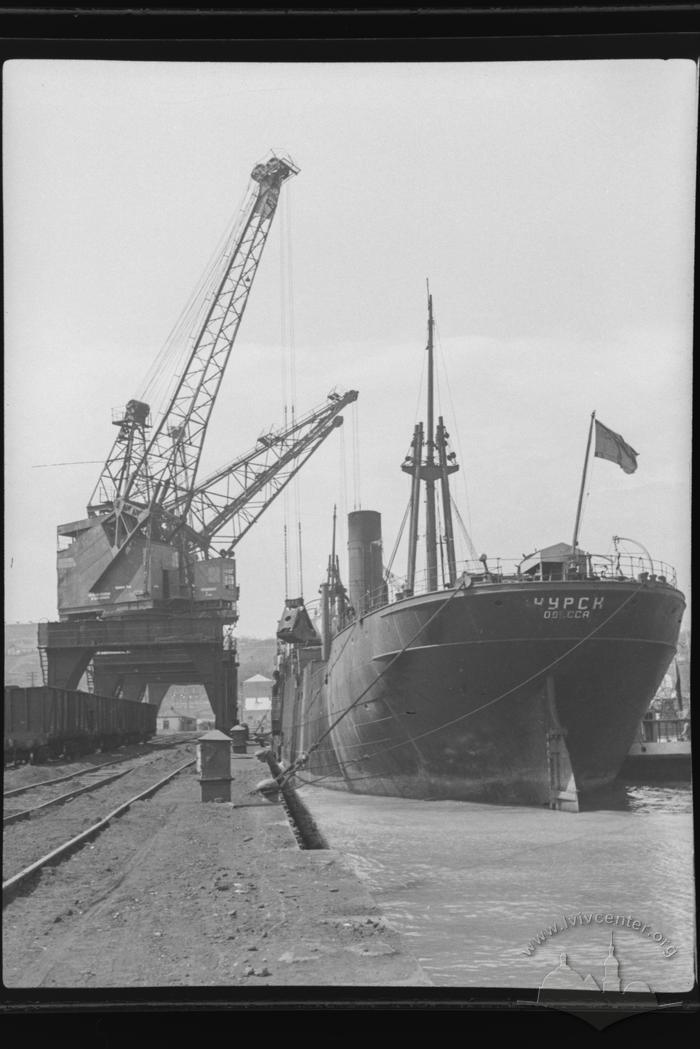 Kursk steamship in Zhdanov port 2