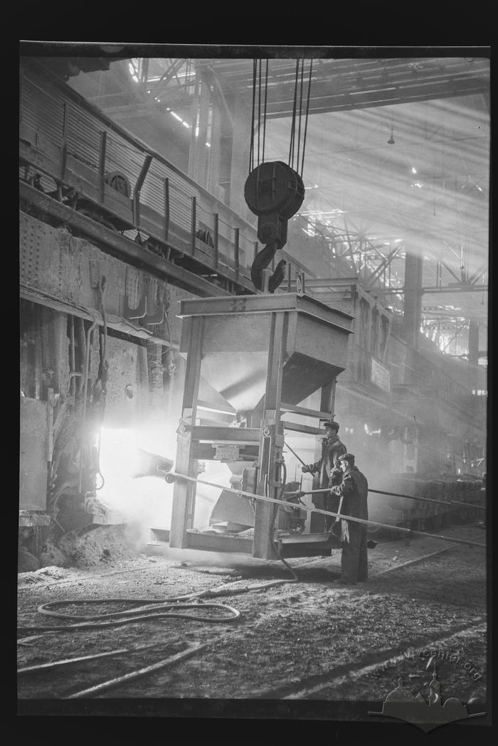 Loading machine in the open-hearth shop 2