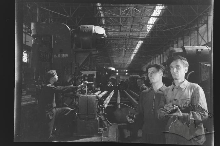 Rail and beam shop 2