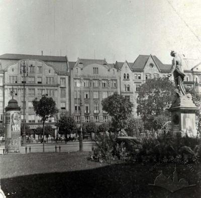 Фонтан з фігурою Світезянки на площі Галицькій