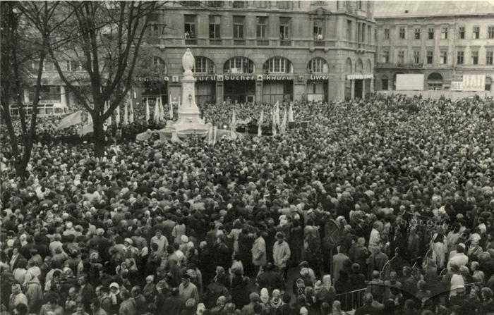 Opening the statue of Virgin Mary at Mitskevych square 2