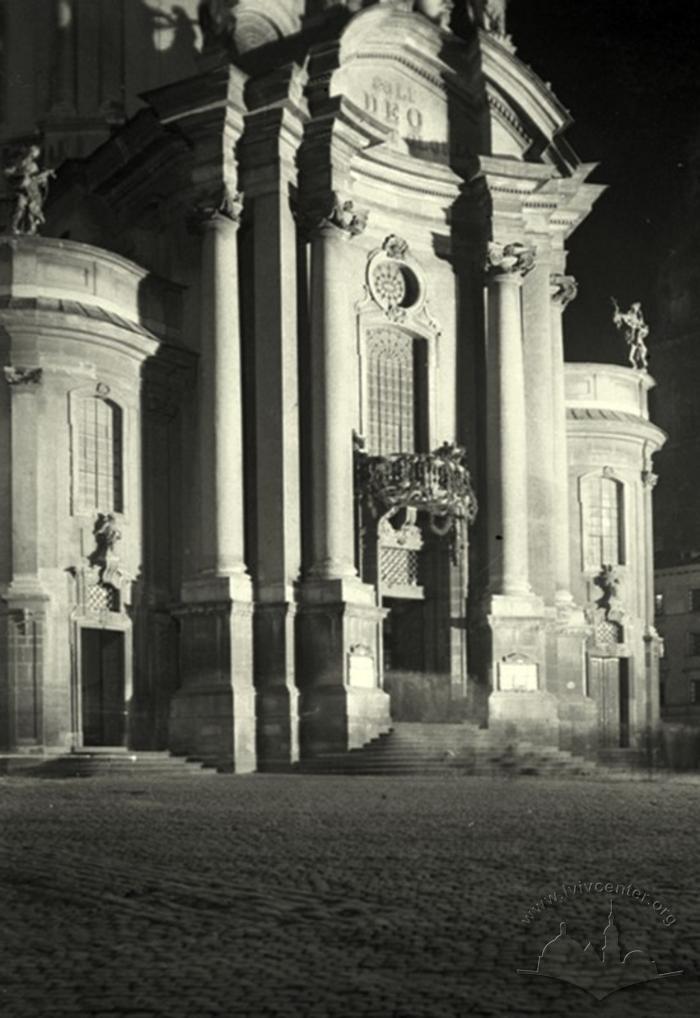 Night view of Dominican church 2