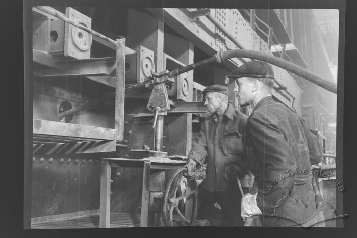Steelmaker Kovalenko checking the oxygen 2