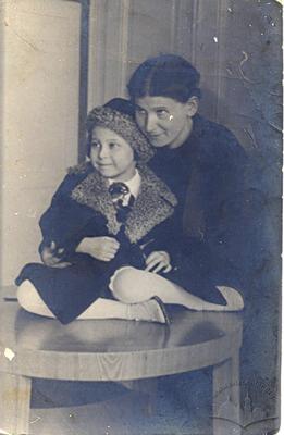 Яніна Гешелес з матір'ю