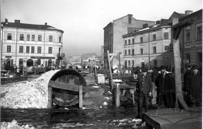 Market on Zernova square 2