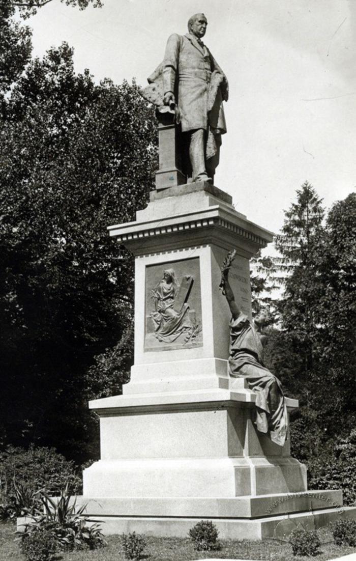 Monument to Earl Agenor Goluchowski 2