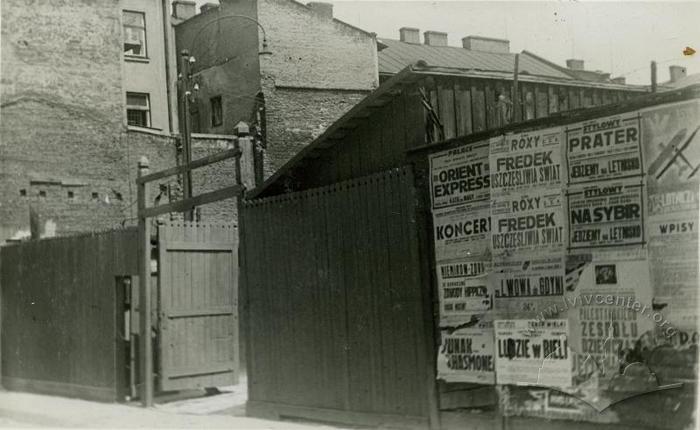 Advertisement at Nalyvaika Street 2