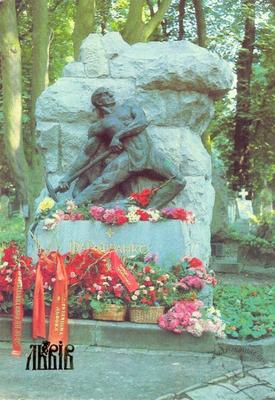 Monument to I. Franko at Lychakiv Cemetery