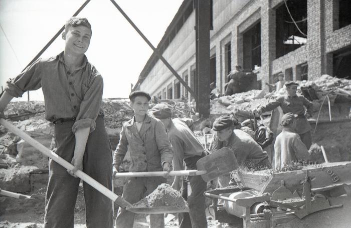 Rolling mill construction. Kildishev brigade. Smiths of the Azovstal plant. Steelmakers at the rolling mill. 2