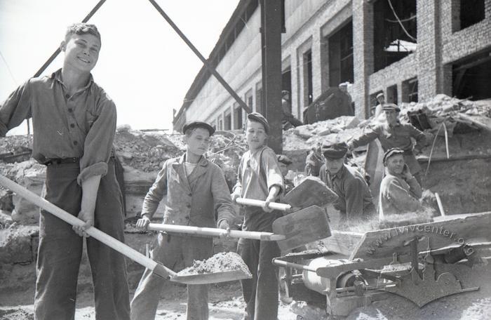 Rolling mill construction. Kildishev brigade. Smiths of the Azovstal plant. Steelmakers at the rolling mill. 2