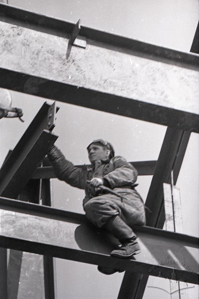 Assembler at the construction site of blast furnace No. 6 of the Azovstal plant 2